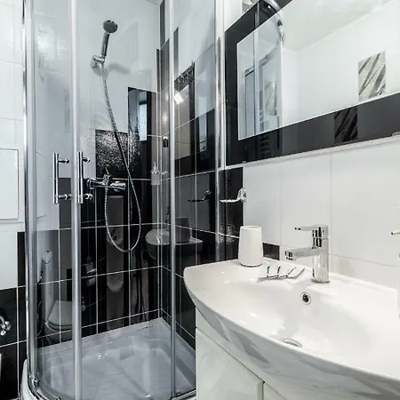 Апартаменты Inshiapartments On Bohomolʹtsya Str Львов